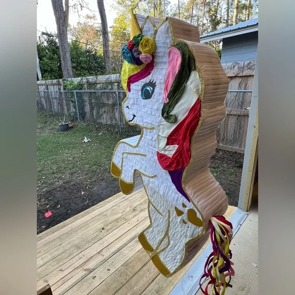 Unicorn 🦄 PIÑATA - Picture 2 of 4